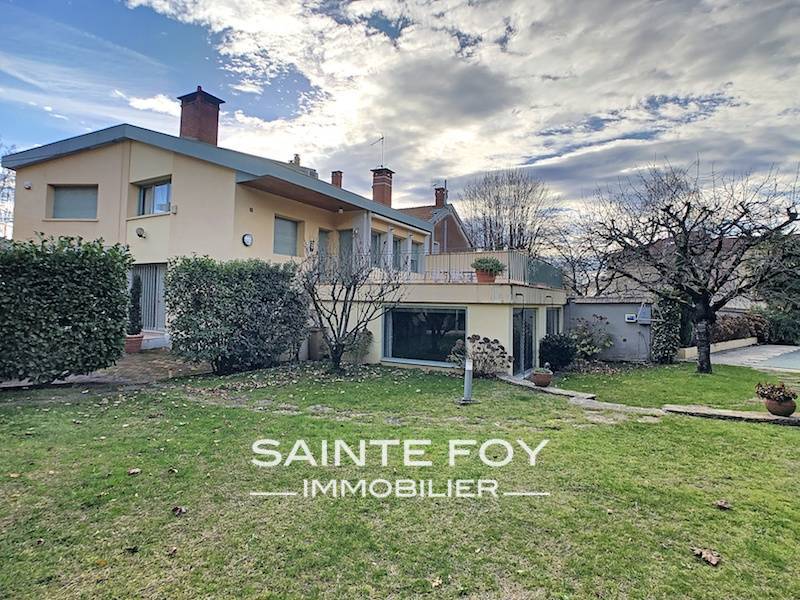 2021094 image1 - Sainte Foy Immobilier - Ce sont des agences immobilières dans l'Ouest Lyonnais spécialisées dans la location de maison ou d'appartement et la vente de propriété de prestige.