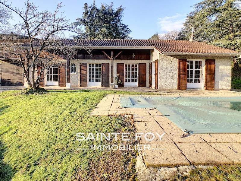2021136 image1 - Sainte Foy Immobilier - Ce sont des agences immobilières dans l'Ouest Lyonnais spécialisées dans la location de maison ou d'appartement et la vente de propriété de prestige.