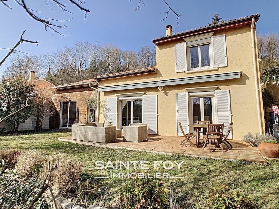 2021181 image1 - Sainte Foy Immobilier - Ce sont des agences immobilières dans l'Ouest Lyonnais spécialisées dans la location de maison ou d'appartement et la vente de propriété de prestige.