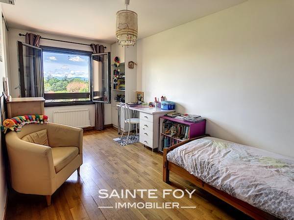 2021405 image8 - Sainte Foy Immobilier - Ce sont des agences immobilières dans l'Ouest Lyonnais spécialisées dans la location de maison ou d'appartement et la vente de propriété de prestige.