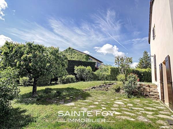 2021405 image10 - Sainte Foy Immobilier - Ce sont des agences immobilières dans l'Ouest Lyonnais spécialisées dans la location de maison ou d'appartement et la vente de propriété de prestige.