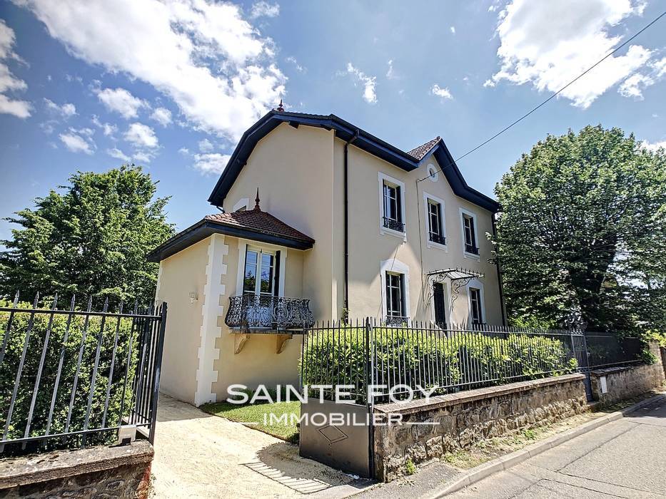 2021415 image1 - Sainte Foy Immobilier - Ce sont des agences immobilières dans l'Ouest Lyonnais spécialisées dans la location de maison ou d'appartement et la vente de propriété de prestige.
