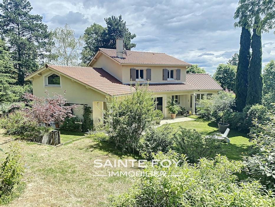 2019241 image1 - Sainte Foy Immobilier - Ce sont des agences immobilières dans l'Ouest Lyonnais spécialisées dans la location de maison ou d'appartement et la vente de propriété de prestige.