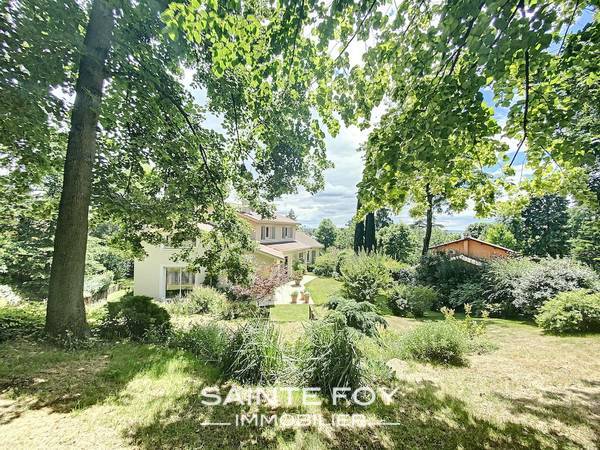 2019241 image8 - Sainte Foy Immobilier - Ce sont des agences immobilières dans l'Ouest Lyonnais spécialisées dans la location de maison ou d'appartement et la vente de propriété de prestige.