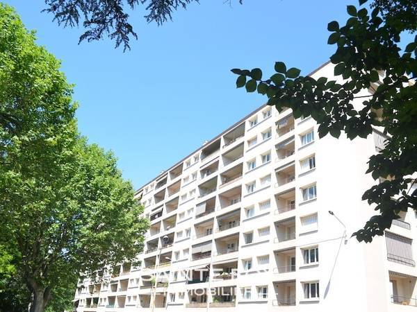 2021531 image7 - Sainte Foy Immobilier - Ce sont des agences immobilières dans l'Ouest Lyonnais spécialisées dans la location de maison ou d'appartement et la vente de propriété de prestige.