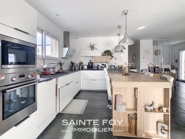 2021101 image3 - Sainte Foy Immobilier - Ce sont des agences immobilières dans l'Ouest Lyonnais spécialisées dans la location de maison ou d'appartement et la vente de propriété de prestige.