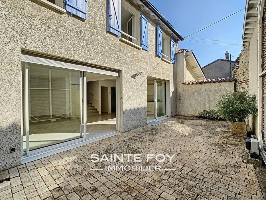 2021578 image1 - Sainte Foy Immobilier - Ce sont des agences immobilières dans l'Ouest Lyonnais spécialisées dans la location de maison ou d'appartement et la vente de propriété de prestige.