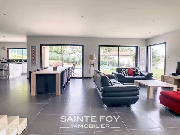 2021605 image2 - Sainte Foy Immobilier - Ce sont des agences immobilières dans l'Ouest Lyonnais spécialisées dans la location de maison ou d'appartement et la vente de propriété de prestige.