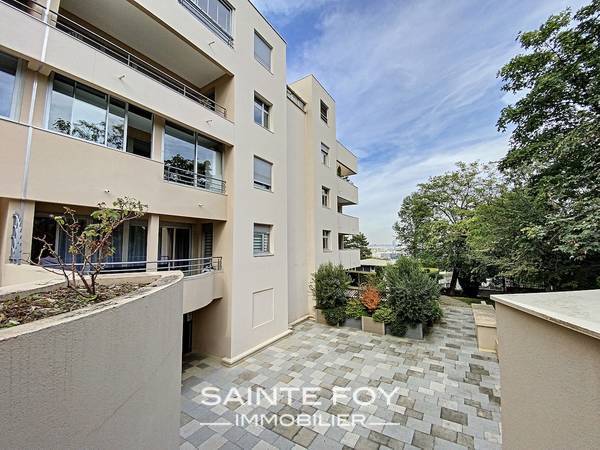 2021338 image9 - Sainte Foy Immobilier - Ce sont des agences immobilières dans l'Ouest Lyonnais spécialisées dans la location de maison ou d'appartement et la vente de propriété de prestige.