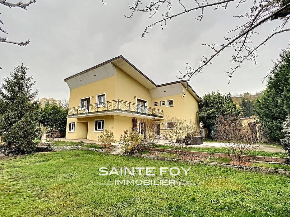 2021742 image1 - Sainte Foy Immobilier - Ce sont des agences immobilières dans l'Ouest Lyonnais spécialisées dans la location de maison ou d'appartement et la vente de propriété de prestige.