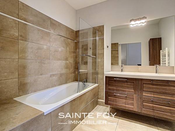 2021842 image8 - Sainte Foy Immobilier - Ce sont des agences immobilières dans l'Ouest Lyonnais spécialisées dans la location de maison ou d'appartement et la vente de propriété de prestige.