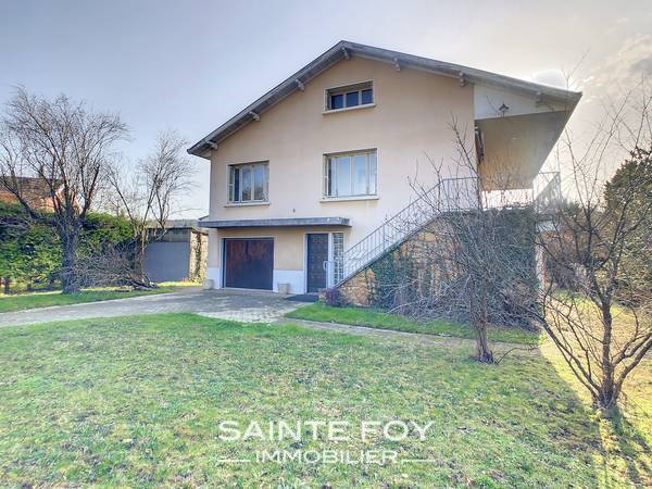 2021871 image2 - Sainte Foy Immobilier - Ce sont des agences immobilières dans l'Ouest Lyonnais spécialisées dans la location de maison ou d'appartement et la vente de propriété de prestige.