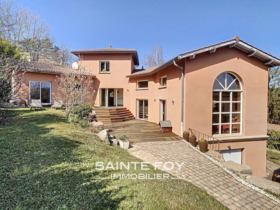 2021950 image1 - Sainte Foy Immobilier - Ce sont des agences immobilières dans l'Ouest Lyonnais spécialisées dans la location de maison ou d'appartement et la vente de propriété de prestige.