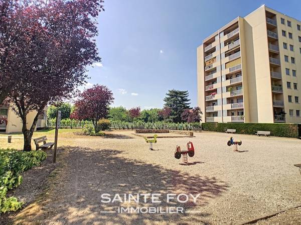 2022068 image8 - Sainte Foy Immobilier - Ce sont des agences immobilières dans l'Ouest Lyonnais spécialisées dans la location de maison ou d'appartement et la vente de propriété de prestige.