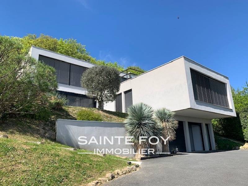 2022017 image1 - Sainte Foy Immobilier - Ce sont des agences immobilières dans l'Ouest Lyonnais spécialisées dans la location de maison ou d'appartement et la vente de propriété de prestige.