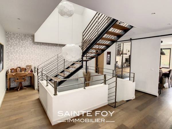 2022062 image6 - Sainte Foy Immobilier - Ce sont des agences immobilières dans l'Ouest Lyonnais spécialisées dans la location de maison ou d'appartement et la vente de propriété de prestige.