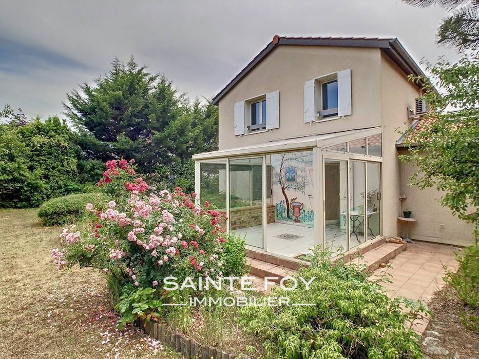 2022059 image1 - Sainte Foy Immobilier - Ce sont des agences immobilières dans l'Ouest Lyonnais spécialisées dans la location de maison ou d'appartement et la vente de propriété de prestige.
