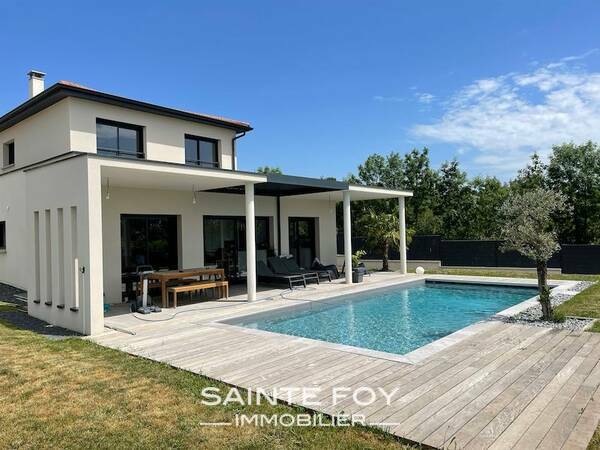 2019666 image9 - Sainte Foy Immobilier - Ce sont des agences immobilières dans l'Ouest Lyonnais spécialisées dans la location de maison ou d'appartement et la vente de propriété de prestige.