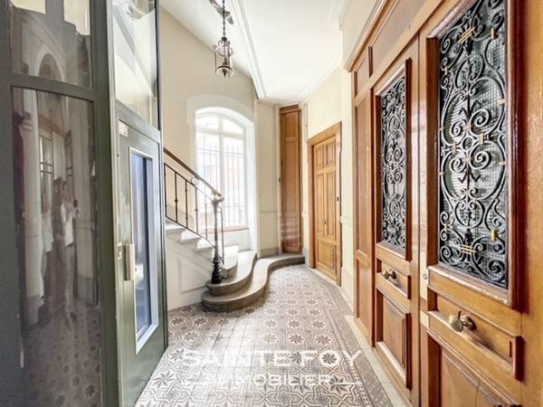 2022162 image3 - Sainte Foy Immobilier - Ce sont des agences immobilières dans l'Ouest Lyonnais spécialisées dans la location de maison ou d'appartement et la vente de propriété de prestige.