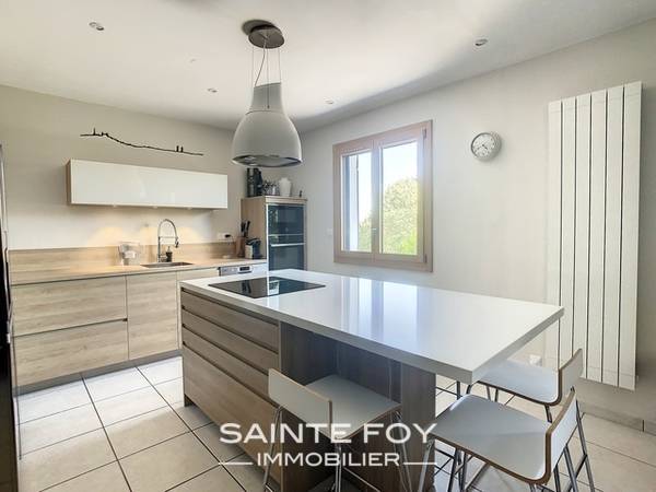 2021777 image9 - Sainte Foy Immobilier - Ce sont des agences immobilières dans l'Ouest Lyonnais spécialisées dans la location de maison ou d'appartement et la vente de propriété de prestige.