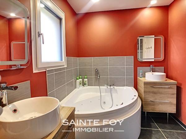 2021701 image7 - Sainte Foy Immobilier - Ce sont des agences immobilières dans l'Ouest Lyonnais spécialisées dans la location de maison ou d'appartement et la vente de propriété de prestige.