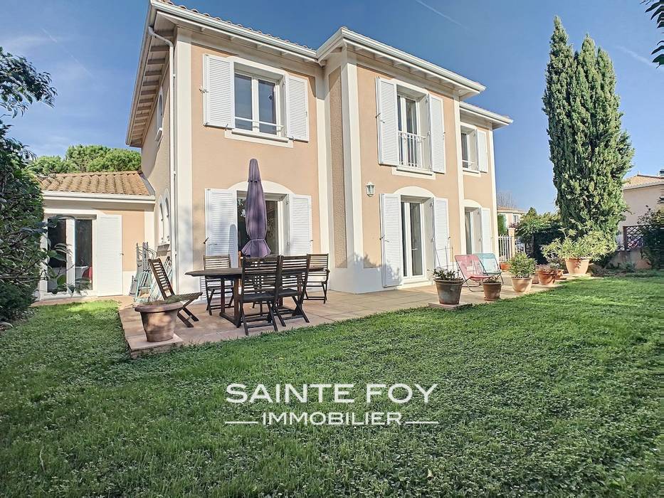 2022242 image1 - Sainte Foy Immobilier - Ce sont des agences immobilières dans l'Ouest Lyonnais spécialisées dans la location de maison ou d'appartement et la vente de propriété de prestige.