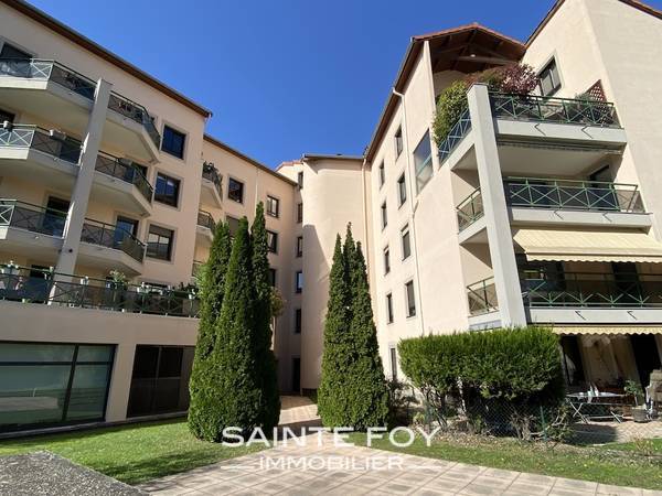 2022329 image9 - Sainte Foy Immobilier - Ce sont des agences immobilières dans l'Ouest Lyonnais spécialisées dans la location de maison ou d'appartement et la vente de propriété de prestige.