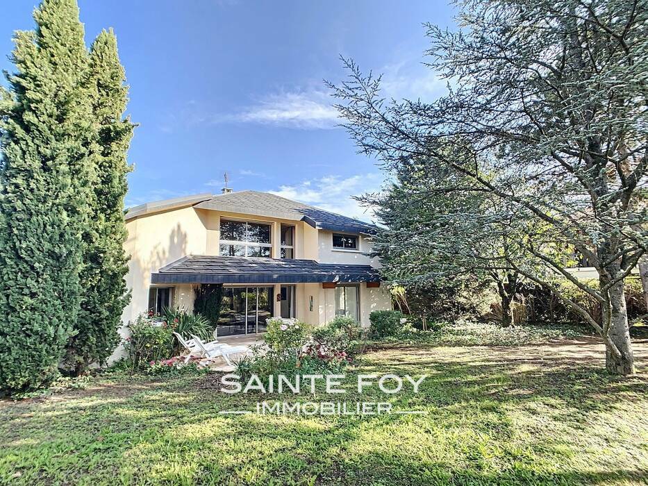 2022417 image1 - Sainte Foy Immobilier - Ce sont des agences immobilières dans l'Ouest Lyonnais spécialisées dans la location de maison ou d'appartement et la vente de propriété de prestige.