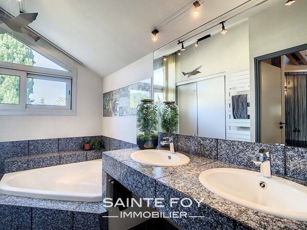 2022417 image8 - Sainte Foy Immobilier - Ce sont des agences immobilières dans l'Ouest Lyonnais spécialisées dans la location de maison ou d'appartement et la vente de propriété de prestige.