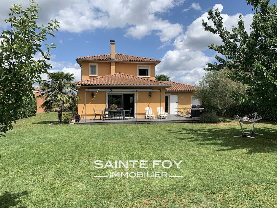 2022679 image1 - Sainte Foy Immobilier - Ce sont des agences immobilières dans l'Ouest Lyonnais spécialisées dans la location de maison ou d'appartement et la vente de propriété de prestige.