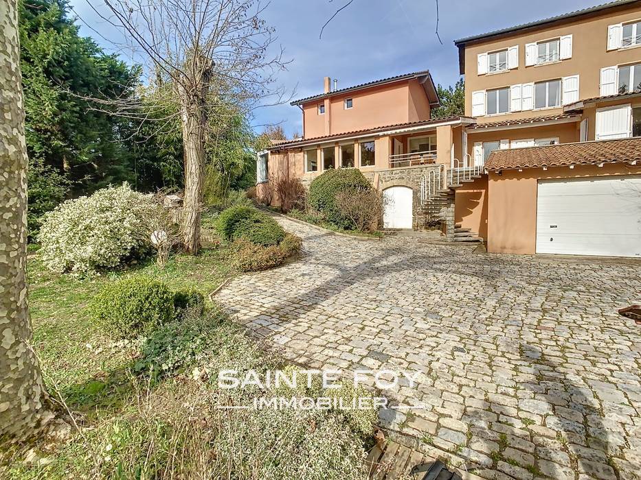 2022549 image1 - Sainte Foy Immobilier - Ce sont des agences immobilières dans l'Ouest Lyonnais spécialisées dans la location de maison ou d'appartement et la vente de propriété de prestige.