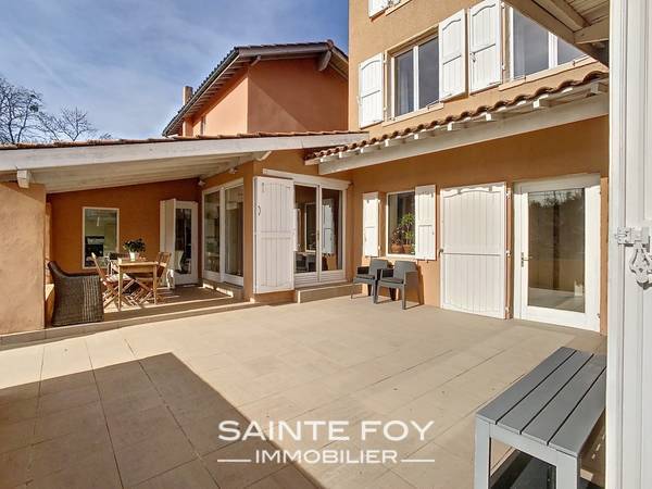 2022549 image10 - Sainte Foy Immobilier - Ce sont des agences immobilières dans l'Ouest Lyonnais spécialisées dans la location de maison ou d'appartement et la vente de propriété de prestige.
