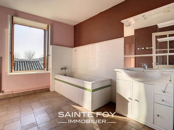 2022477 image4 - Sainte Foy Immobilier - Ce sont des agences immobilières dans l'Ouest Lyonnais spécialisées dans la location de maison ou d'appartement et la vente de propriété de prestige.