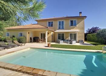 2022965 image1 - Sainte Foy Immobilier - Ce sont des agences immobilières dans l'Ouest Lyonnais spécialisées dans la location de maison ou d'appartement et la vente de propriété de prestige.