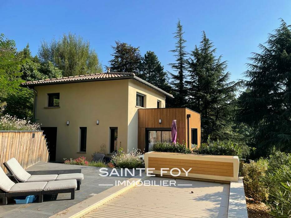 2023365 image1 - Sainte Foy Immobilier - Ce sont des agences immobilières dans l'Ouest Lyonnais spécialisées dans la location de maison ou d'appartement et la vente de propriété de prestige.