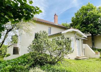 2022334 image1 - Sainte Foy Immobilier - Ce sont des agences immobilières dans l'Ouest Lyonnais spécialisées dans la location de maison ou d'appartement et la vente de propriété de prestige.