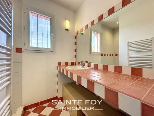 2023409 image6 - Sainte Foy Immobilier - Ce sont des agences immobilières dans l'Ouest Lyonnais spécialisées dans la location de maison ou d'appartement et la vente de propriété de prestige.