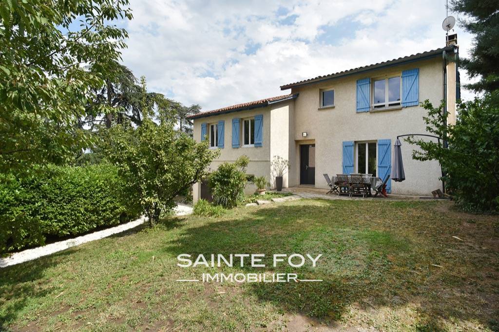 17503 image1 - Sainte Foy Immobilier - Ce sont des agences immobilières dans l'Ouest Lyonnais spécialisées dans la location de maison ou d'appartement et la vente de propriété de prestige.