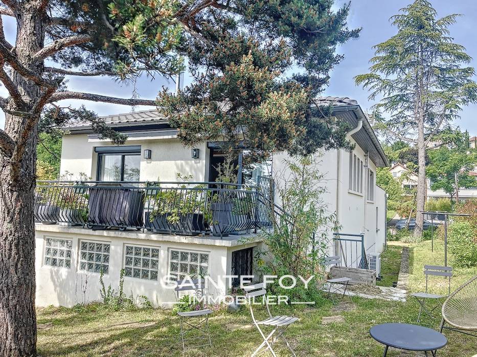 2023580 image1 - Sainte Foy Immobilier - Ce sont des agences immobilières dans l'Ouest Lyonnais spécialisées dans la location de maison ou d'appartement et la vente de propriété de prestige.