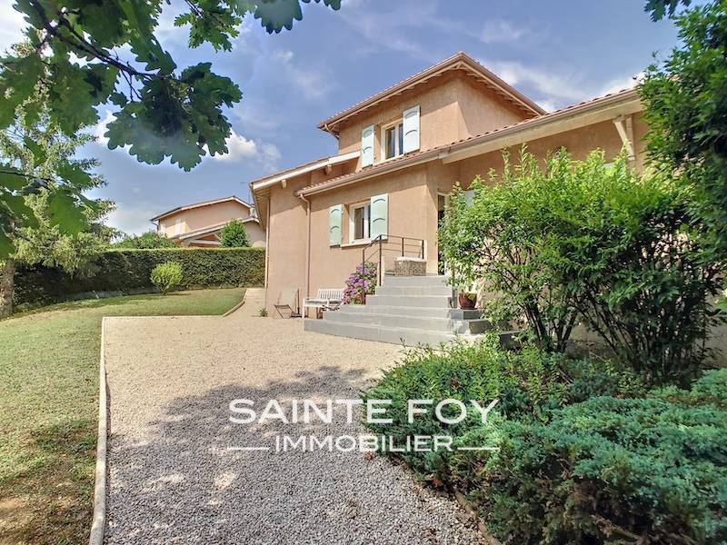 2023588 image1 - Sainte Foy Immobilier - Ce sont des agences immobilières dans l'Ouest Lyonnais spécialisées dans la location de maison ou d'appartement et la vente de propriété de prestige.