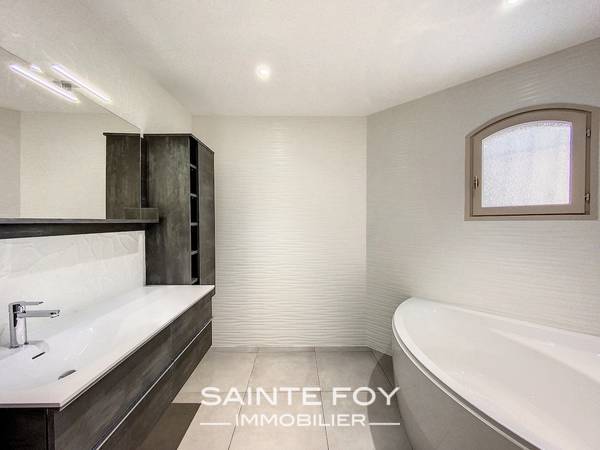 2023705 image7 - Sainte Foy Immobilier - Ce sont des agences immobilières dans l'Ouest Lyonnais spécialisées dans la location de maison ou d'appartement et la vente de propriété de prestige.