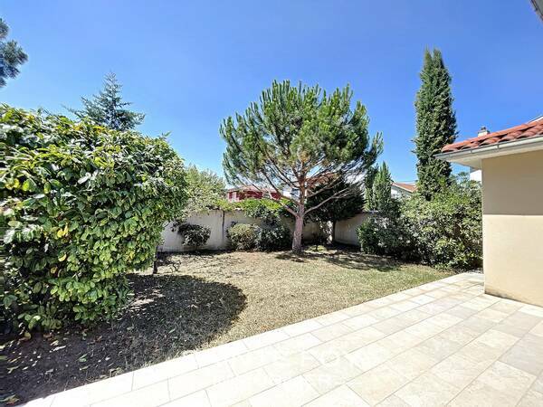 2024938 image7 - Sainte Foy Immobilier - Ce sont des agences immobilières dans l'Ouest Lyonnais spécialisées dans la location de maison ou d'appartement et la vente de propriété de prestige.