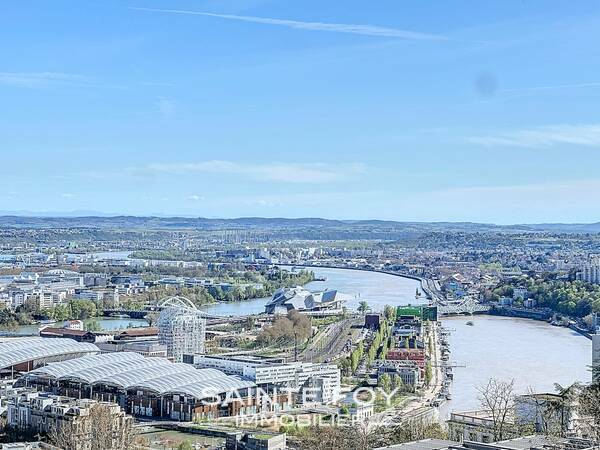 2025566 image4 - Sainte Foy Immobilier - Ce sont des agences immobilières dans l'Ouest Lyonnais spécialisées dans la location de maison ou d'appartement et la vente de propriété de prestige.