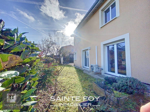 2025616 image3 - Sainte Foy Immobilier - Ce sont des agences immobilières dans l'Ouest Lyonnais spécialisées dans la location de maison ou d'appartement et la vente de propriété de prestige.