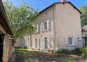 2025618 image1 - Sainte Foy Immobilier - Ce sont des agences immobilières dans l'Ouest Lyonnais spécialisées dans la location de maison ou d'appartement et la vente de propriété de prestige.