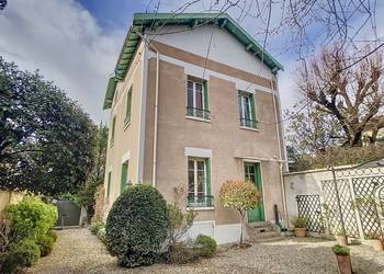2025648 image1 - Sainte Foy Immobilier - Ce sont des agences immobilières dans l'Ouest Lyonnais spécialisées dans la location de maison ou d'appartement et la vente de propriété de prestige.