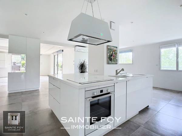 2025736 image9 - Sainte Foy Immobilier - Ce sont des agences immobilières dans l'Ouest Lyonnais spécialisées dans la location de maison ou d'appartement et la vente de propriété de prestige.