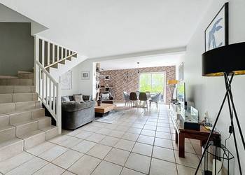2025747 image1 - Sainte Foy Immobilier - Ce sont des agences immobilières dans l'Ouest Lyonnais spécialisées dans la location de maison ou d'appartement et la vente de propriété de prestige.