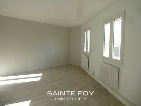 2025805 image3 - Sainte Foy Immobilier - Ce sont des agences immobilières dans l'Ouest Lyonnais spécialisées dans la location de maison ou d'appartement et la vente de propriété de prestige.