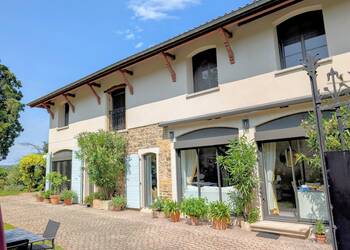 2025930 image1 - Sainte Foy Immobilier - Ce sont des agences immobilières dans l'Ouest Lyonnais spécialisées dans la location de maison ou d'appartement et la vente de propriété de prestige.